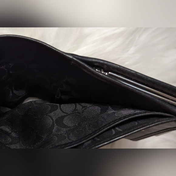 EUC Coach vintage black leather, top frame push lock closure, contrast white - Picture 11 of 12